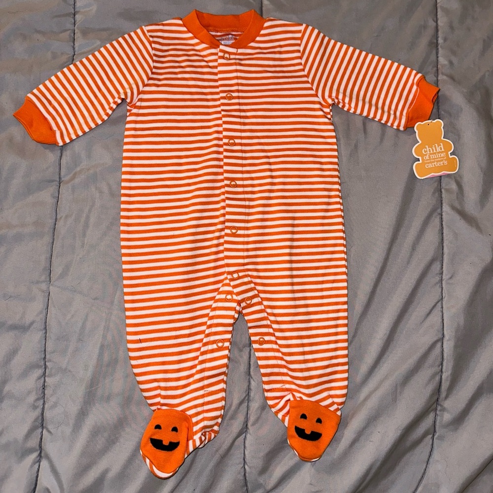 Brand new with tags 0-3m Halloween onesie. Perfect for your little pumpkin.